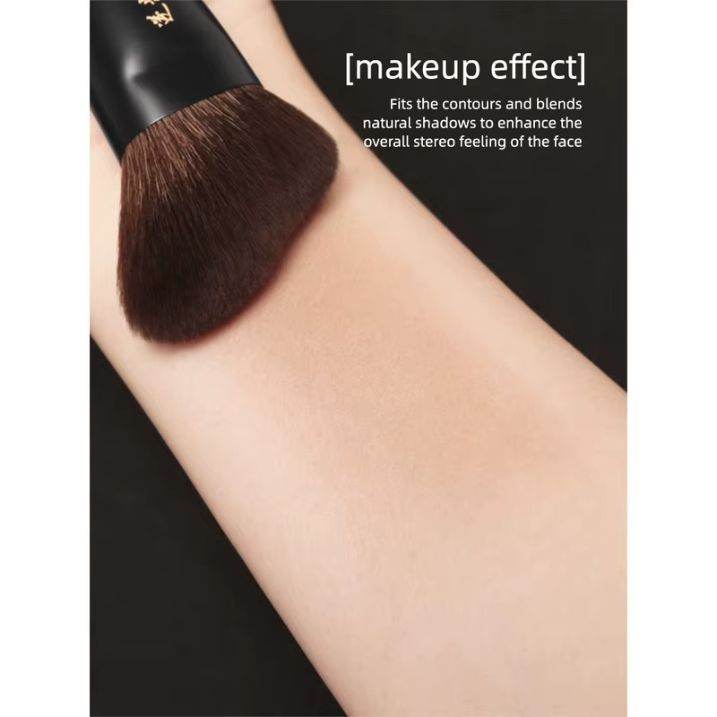 Pinceau de contouring REVERSE/ Reverse Age S67, forme ondulée, s'adapte au contour du visage, pincea