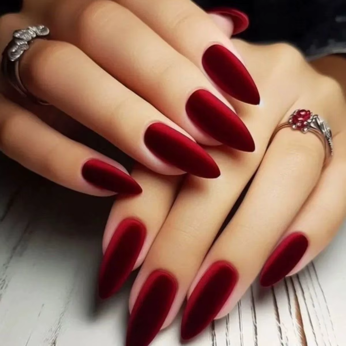 24 pièces/ensemble faux ongles rouge velours pour femmes filles fête du nouvel an moyen amande balle