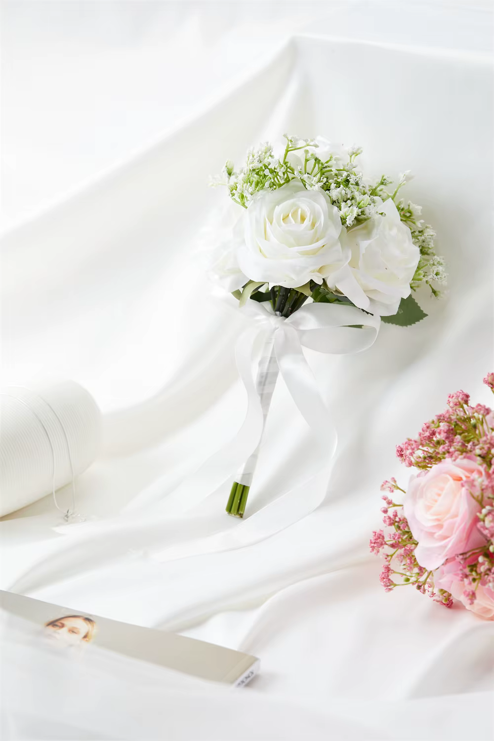 Bouquets de demoiselles d'honneur de mariée avec nœud papillon, Roses ivoire, Bouquet de fleurs en s