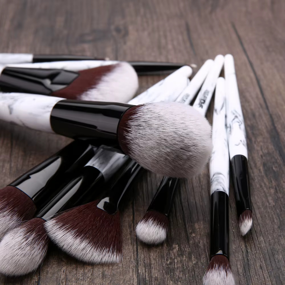 Yaqi-Ensemble de pinceaux de maquillage, cheveux synthétiques, manche en résine marbrée, étui en PU