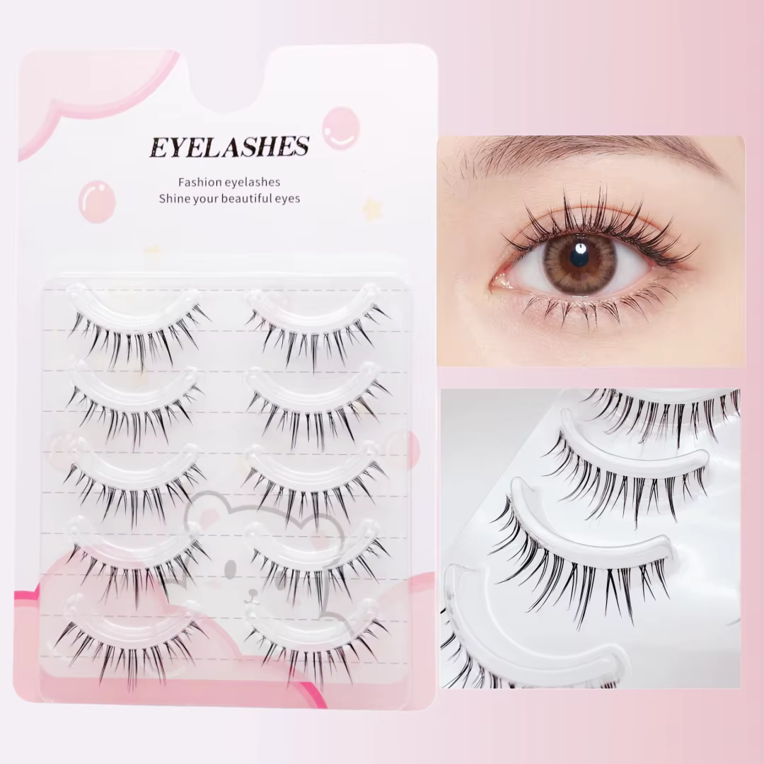 Un coffret de cinq paires de faux cils de style manga avec une base transparente, conçus pour un loo