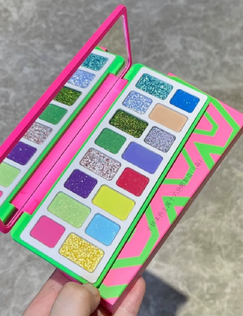 Qianyan Freya86 Co-marqué 16 couleurs miroitant paillettes fard à paupières Palette fumé mat fard à