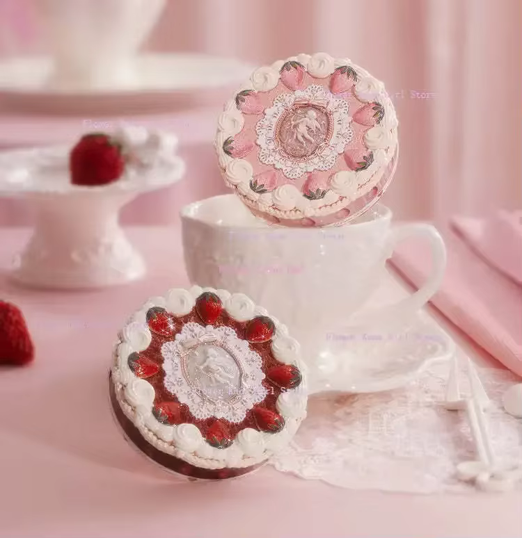 La fleur connaît la série Cupidon aux fraises, poudre pressée mate, mise au point douce, poudre de m
