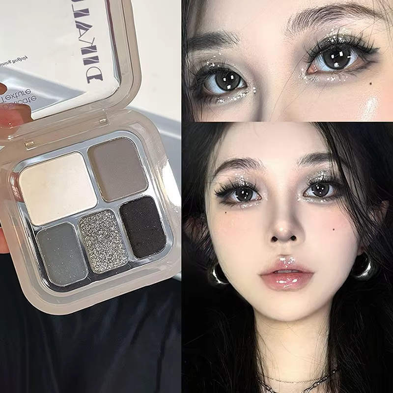 Palette de fards à paupières punk 5 couleurs pour un maquillage smokey eye, avec des tons argenté, b