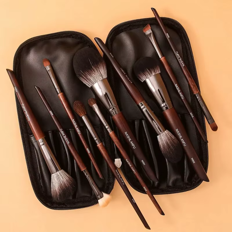 Ensemble de pinceaux de maquillage en fourrure d'animal de qualité supérieure, manche en bois, fard