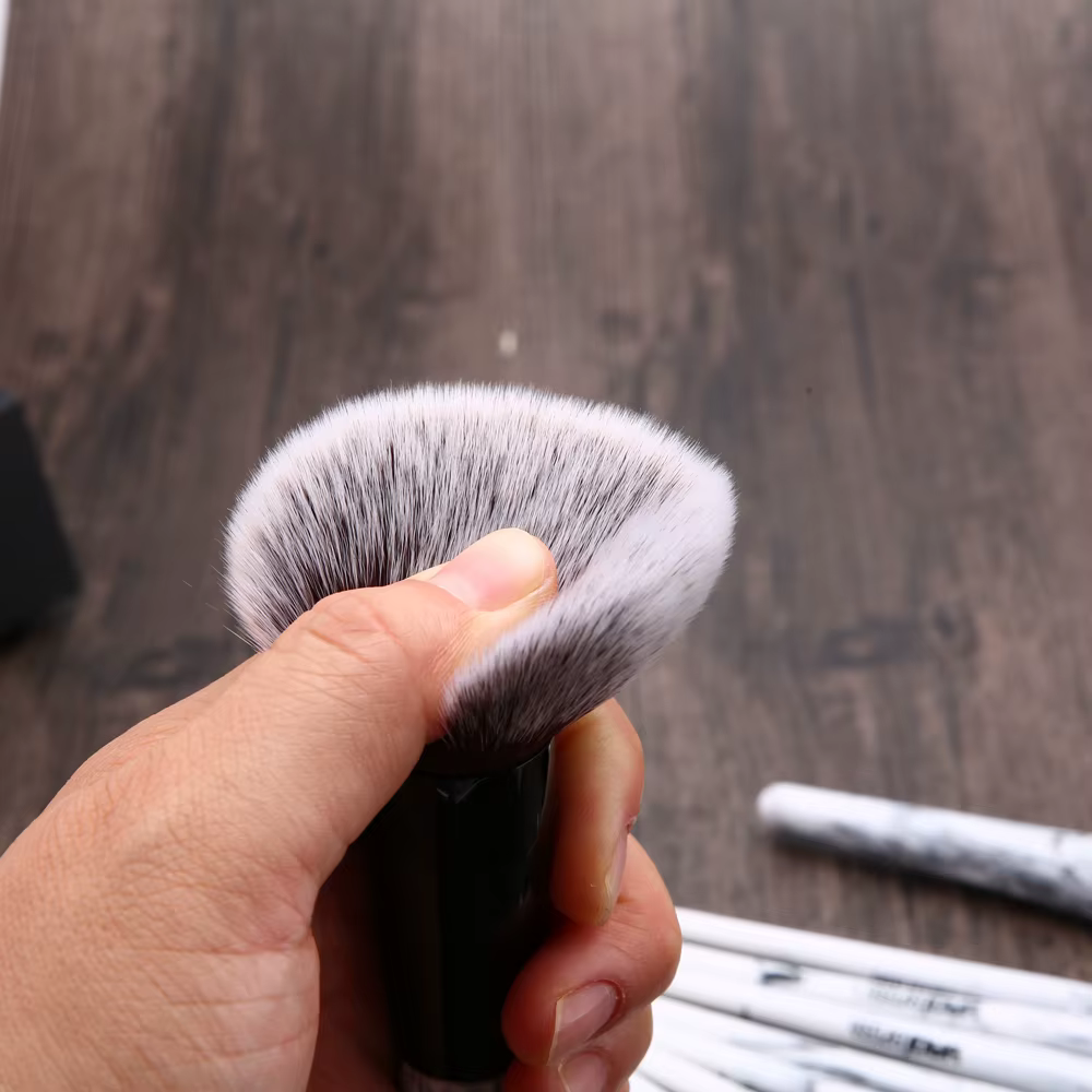 Yaqi-Ensemble de pinceaux de maquillage, cheveux synthétiques, manche en résine marbrée, étui en PU
