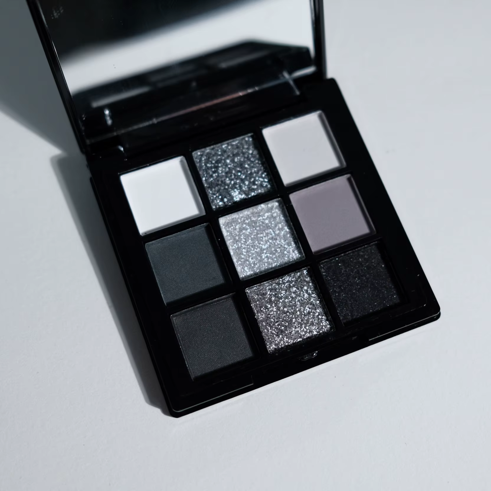 Palette de fards à barrage 9 couleurs, noir foncé, gris argenté, 256 finitions scintillantes, style