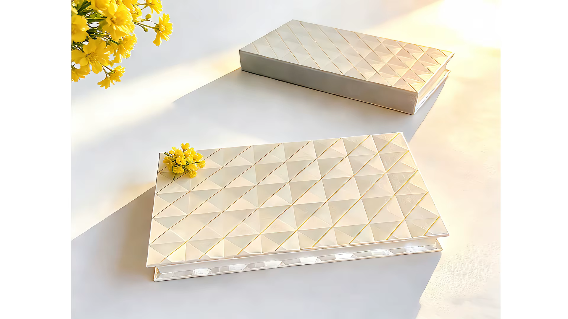 Palette à paupières magnétique vide à 2 couches avec miroir, design argenté avec accents dorés en re