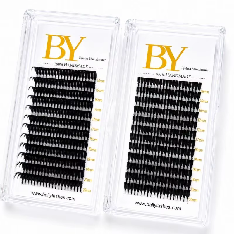 Mascara Anime Spike Lash Super Black Ultra Brand pour un volume spectaculaire des cils, cosmétiques
