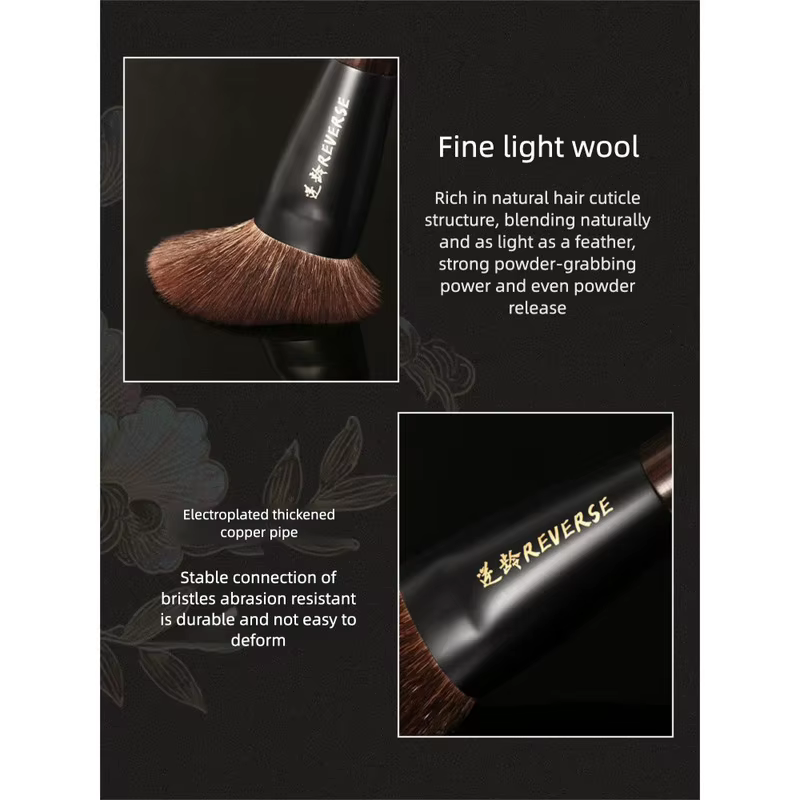 Pinceau de contouring REVERSE/ Reverse Age S67, forme ondulée, s'adapte au contour du visage, pincea