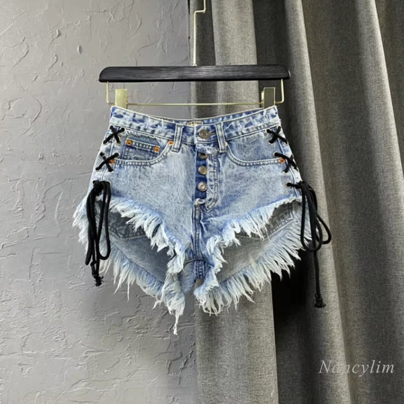 Shorts en jean taille basse pour femme 2026, nouvelle collection, taille haute, simple boutonnage, délavé, effet usé, avec bretelles croisées et déchirures latérales, sexy, style hot pants