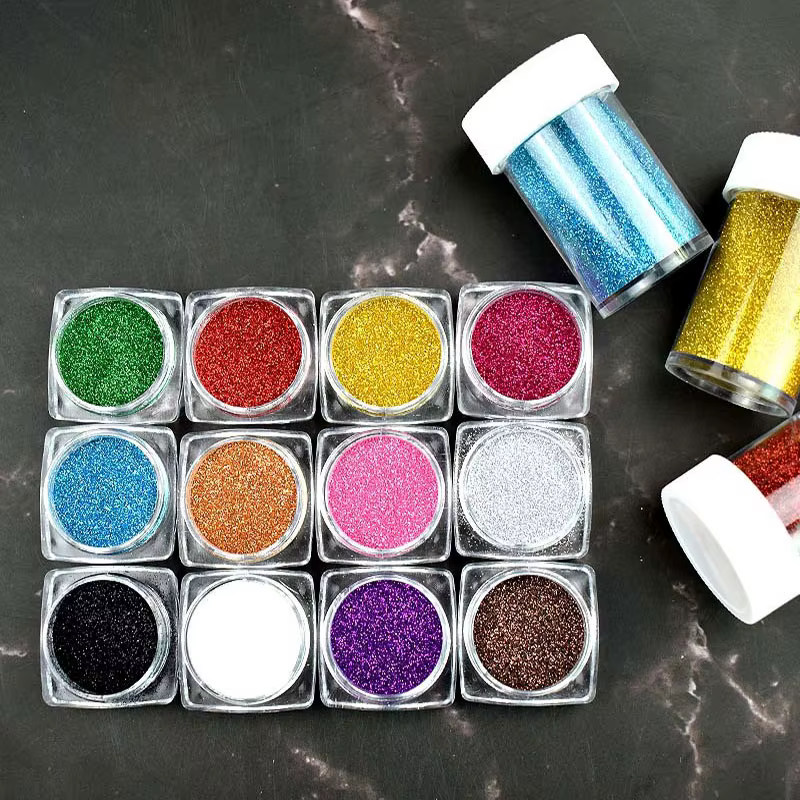 Poudre à paillettes pour le visage et le corps