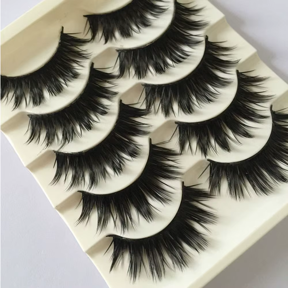 Faux cils croisés naturels 3D
