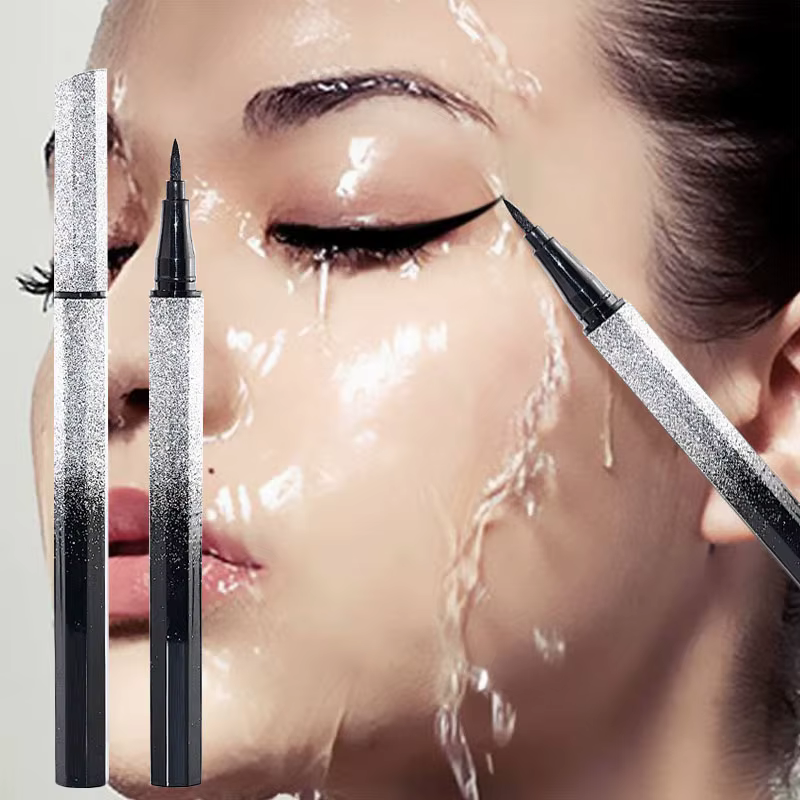 Eyeliner liquide noir pour femmes