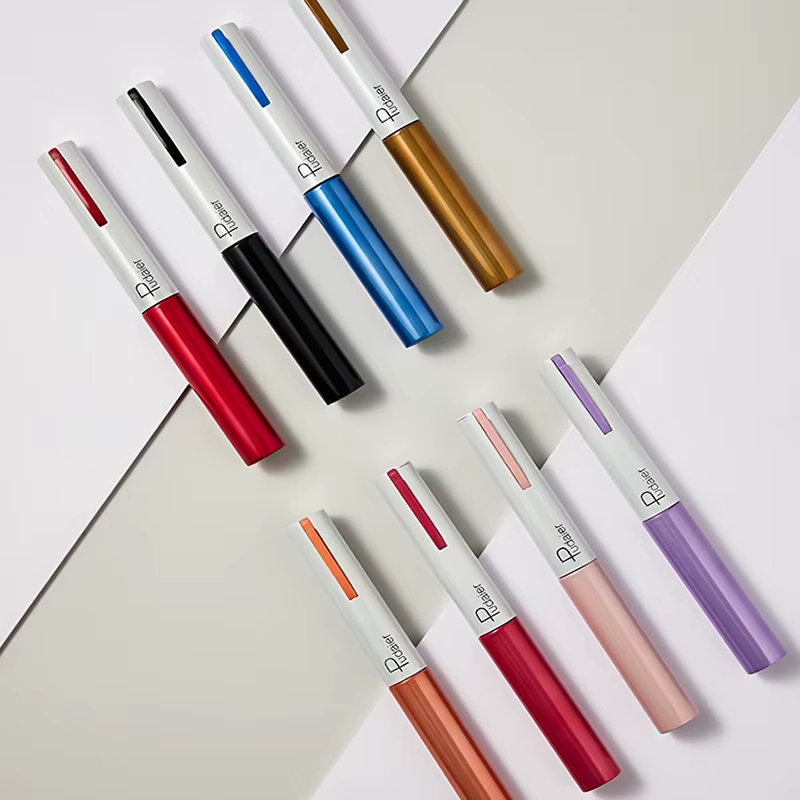 Mascara blanc à la mode