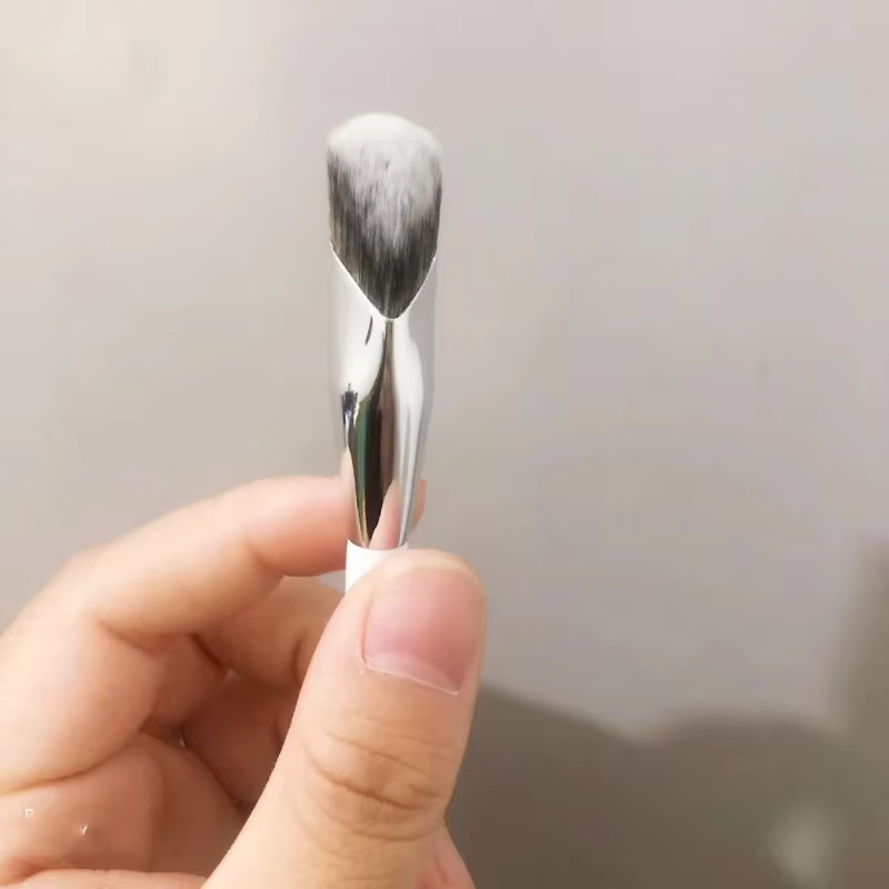 Brosse anti-cernes sous les yeux pour crème de maquillage