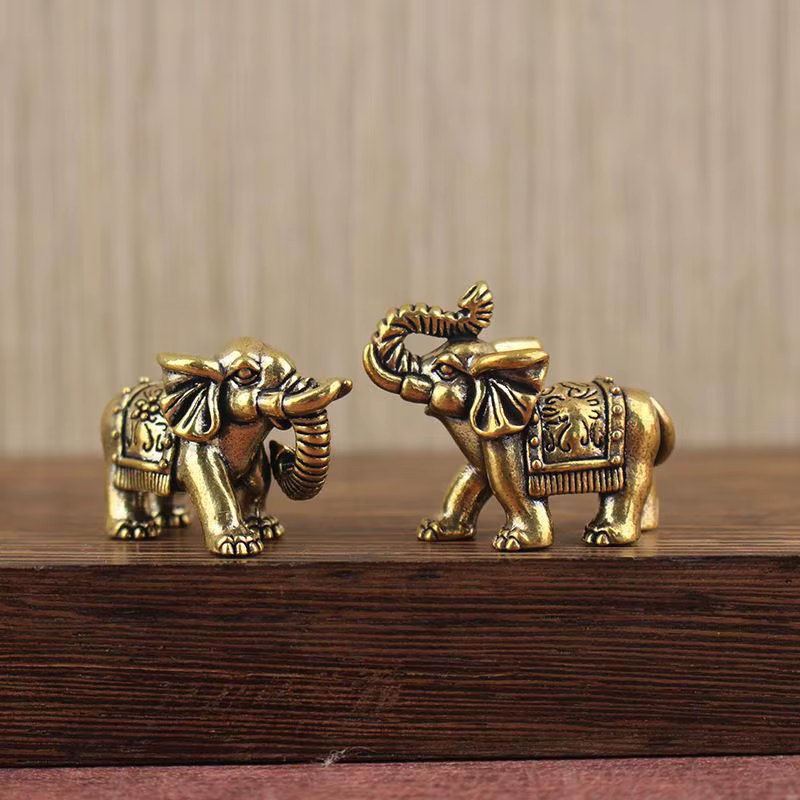 Figurine miniature éléphant porte-bonheur en laiton, statue animale en bronze antique, petit ornement éléphant en cuivre