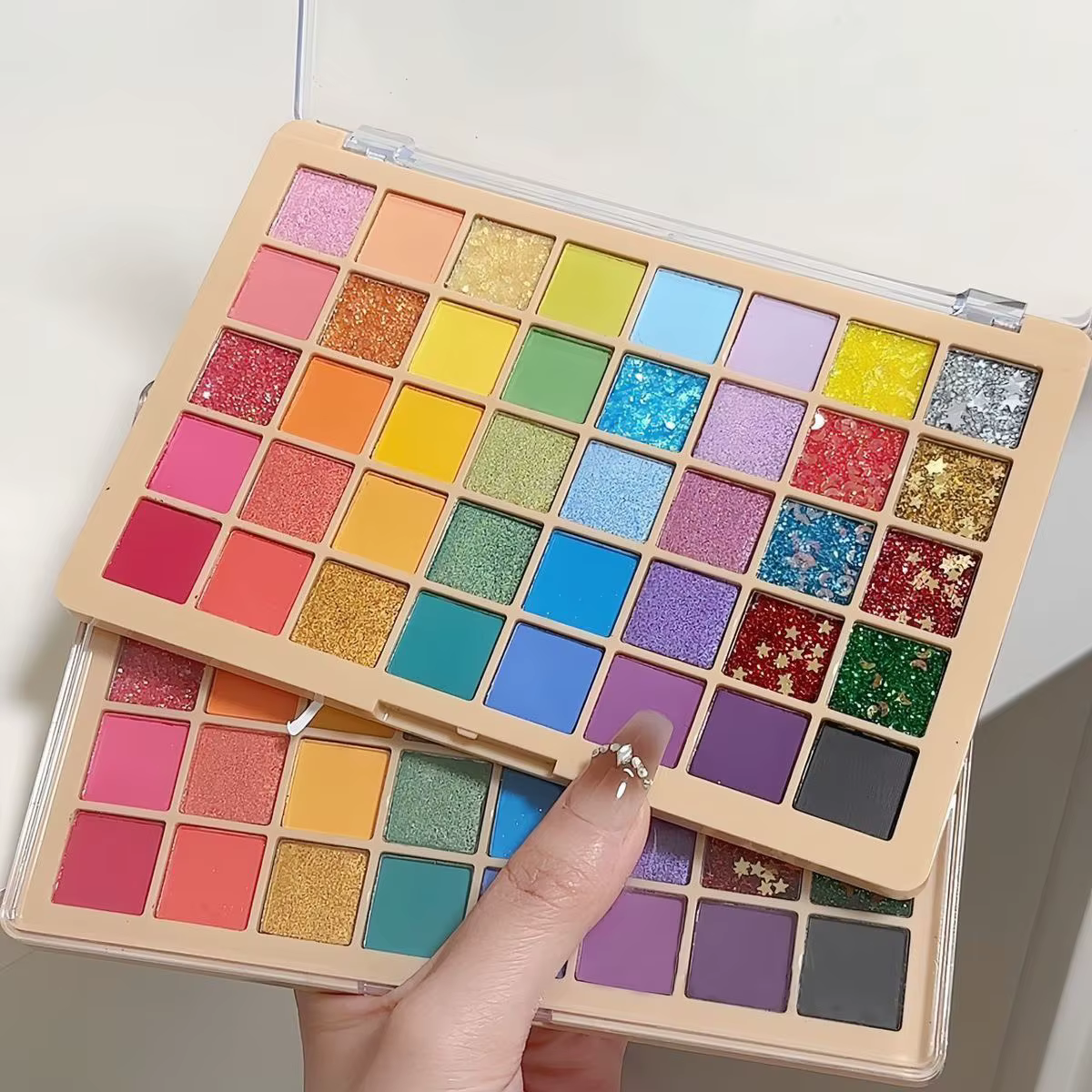 Ensemble de fards à paupières colorés