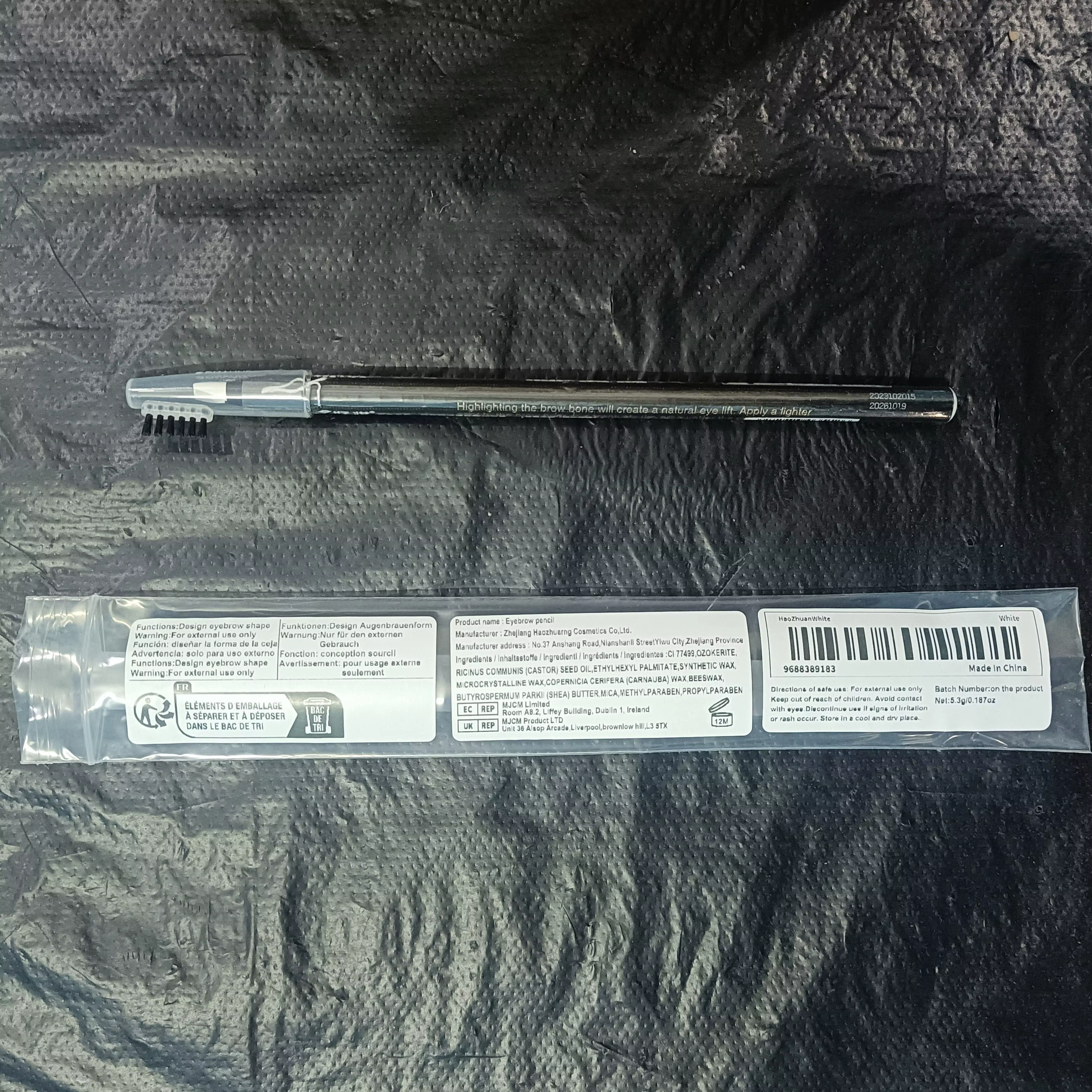 Pochoir rehausseur de sourcils avec positionnement de tatouage