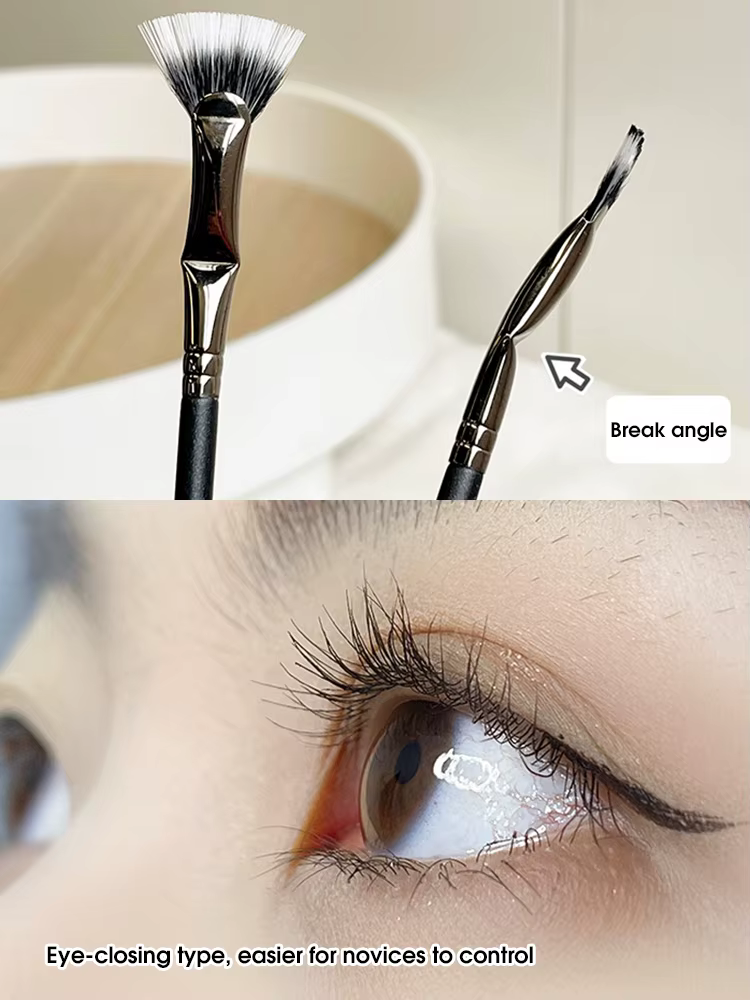 Brosse à mascara en éventail pliant