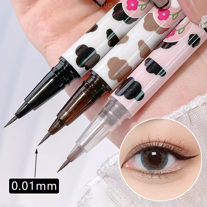Stylo Eyeliner liquide en ver à soie couché