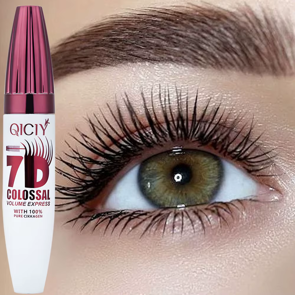 Mascara noir volumisant et recourbant 7D
