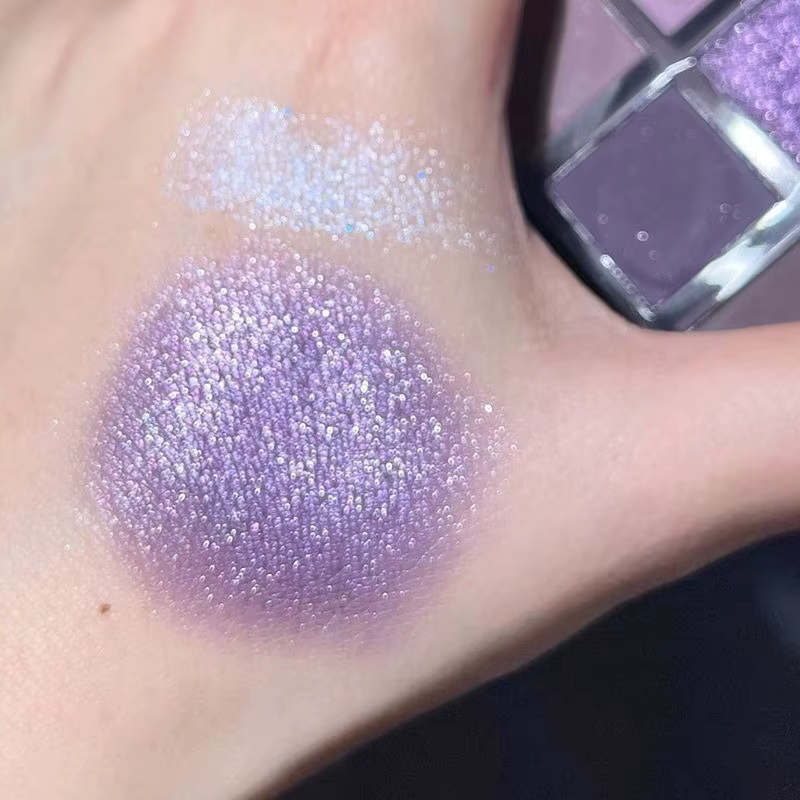 Palette de maquillage de fard à paupières violet lavande