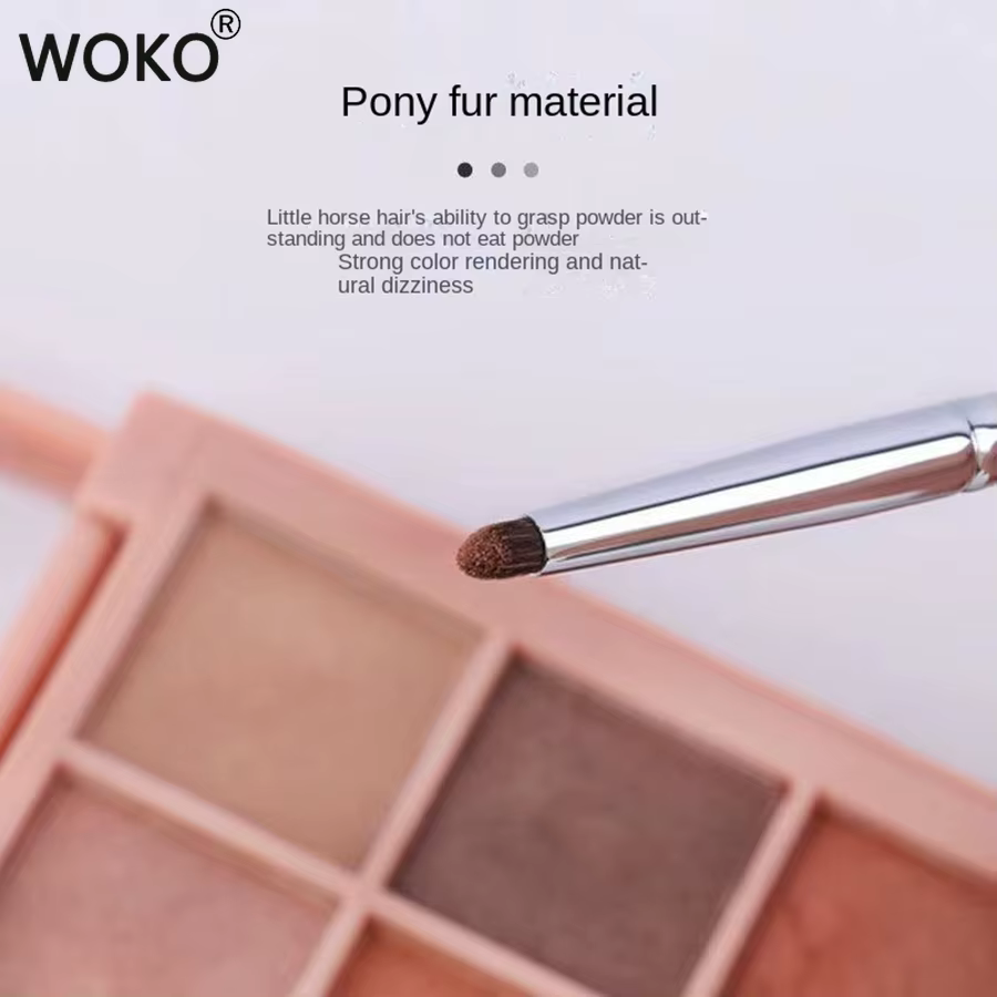 Pinceau de maquillage pour fard à barrage