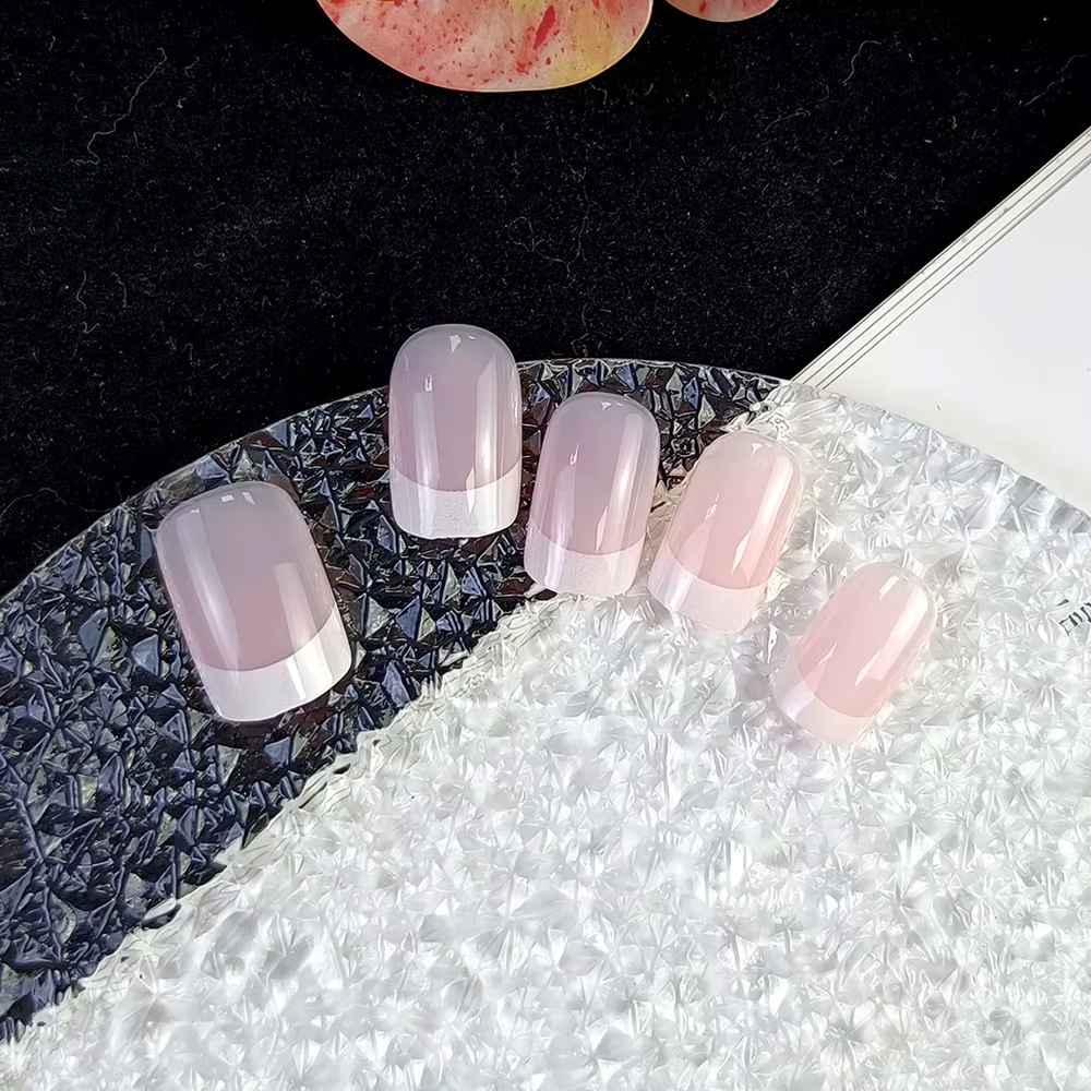 24 pièces de nouveaux ongles à pression de style français (autocollants pour faux ongles à la mode), associés à 1 morceau de colle gelée et 1 lime à ongles