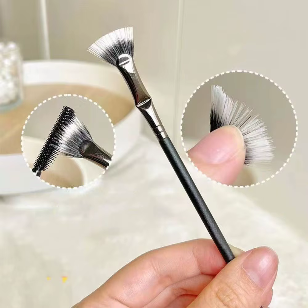 Brosse à cils coudée en forme d'éventail