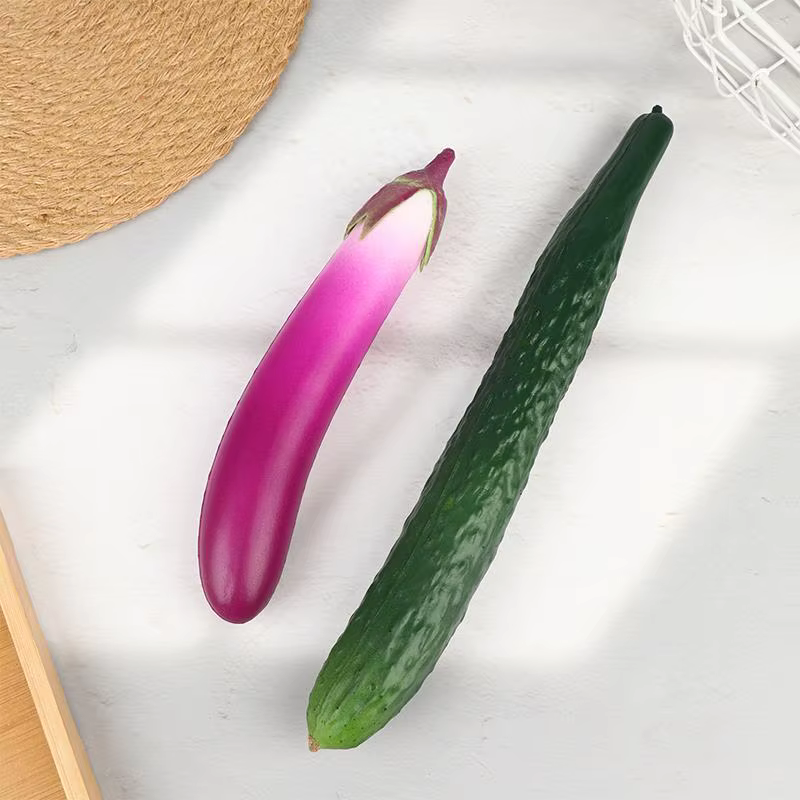 Répliques de légumes artificiels réalistes, douces et sûres, pour la photographie (Aubergine, Concombre)