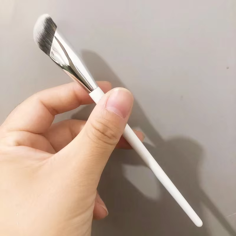Brosse anti-cernes sous les yeux pour crème de maquillage