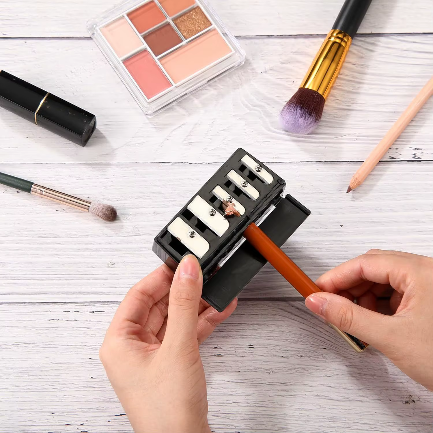 Taille-crayon de maquillage à 5 trous