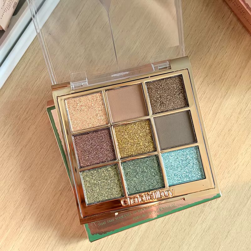 Vente flash de la marque Charlotte Tilbury : Palette de fards à paupières 9 couleurs 9g