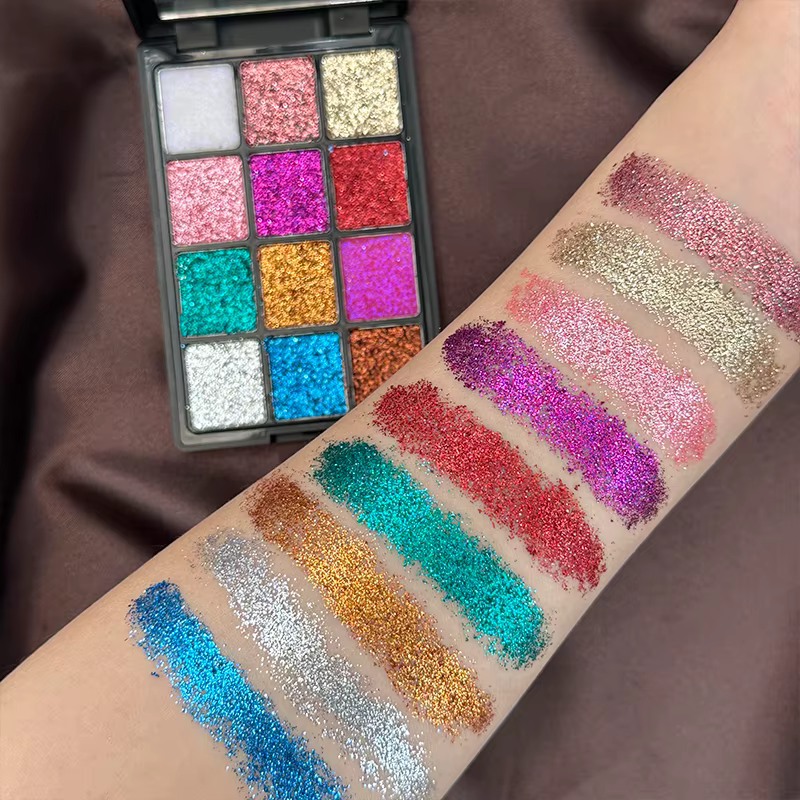 Palette de fards à paupières à paillettes de 12 couleurs - Métal diamant hautement pigmenté et durable et nuances mates pour un look de maquillage pour les yeux éblouissant