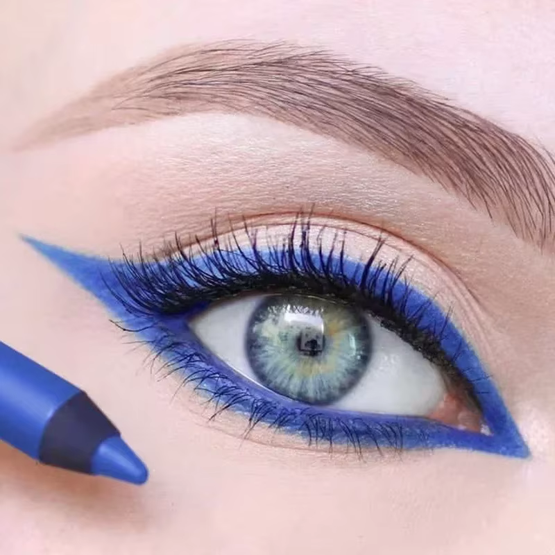 Crayon Eyeliner bleu mat