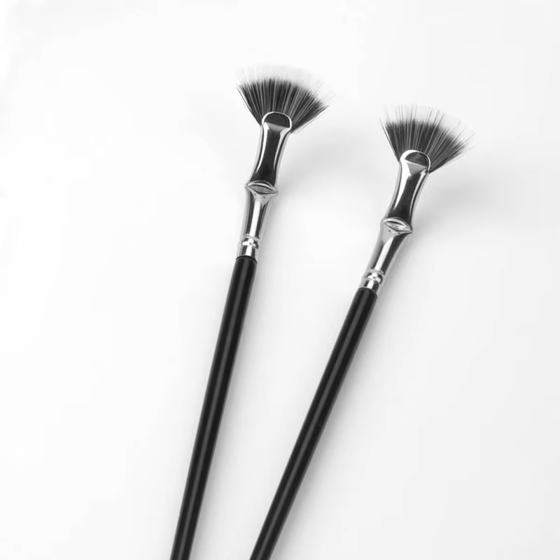 Brosse de maquillage professionnelle en forme d'éventail