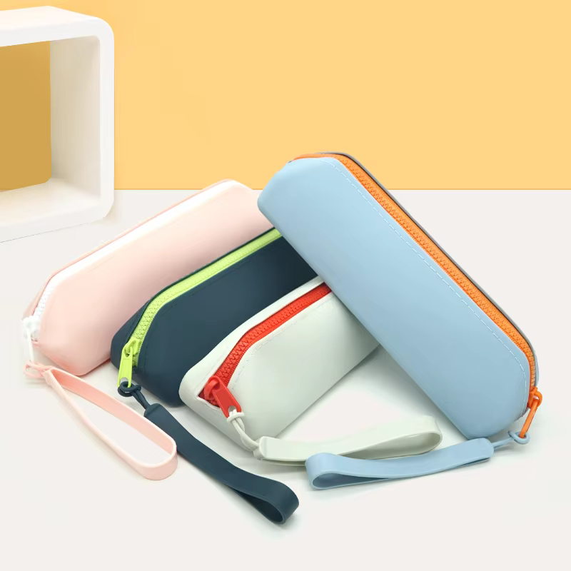 Trousse à crayons petite pochette triangulaire, trousse à crayons esthétique, pochette de maquillage pour femmes, mallette de rangement multifonctionnelle en Silicone
