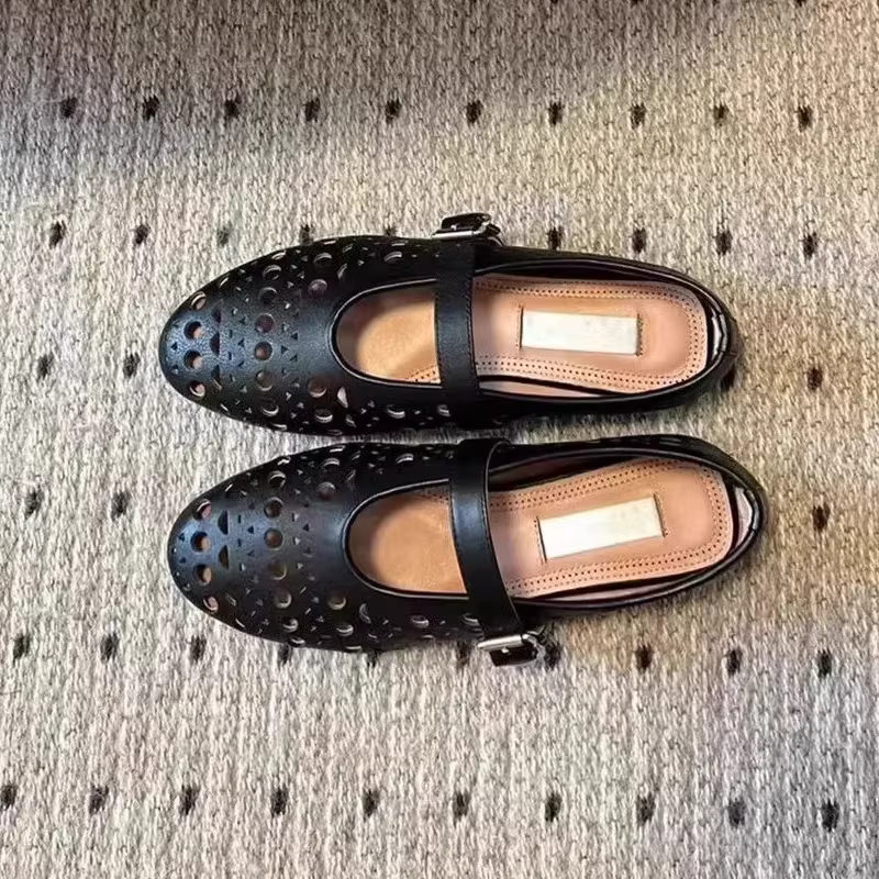 Sandales de danse de Ballet confortables à fond plat pour femmes, chaussures d'été à tête ronde ajourées en cuir respirant, semelle en caoutchouc, nouvelle collection