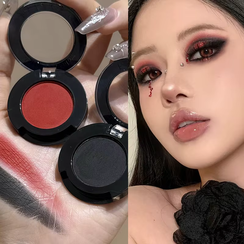 Palette de fards à paupières bleu noir rouge