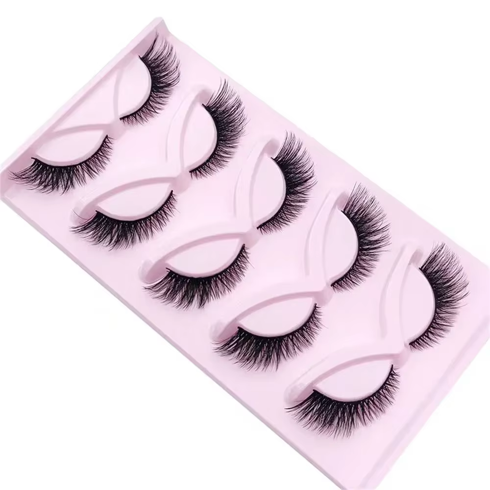 Faux cils longs en œil de chat