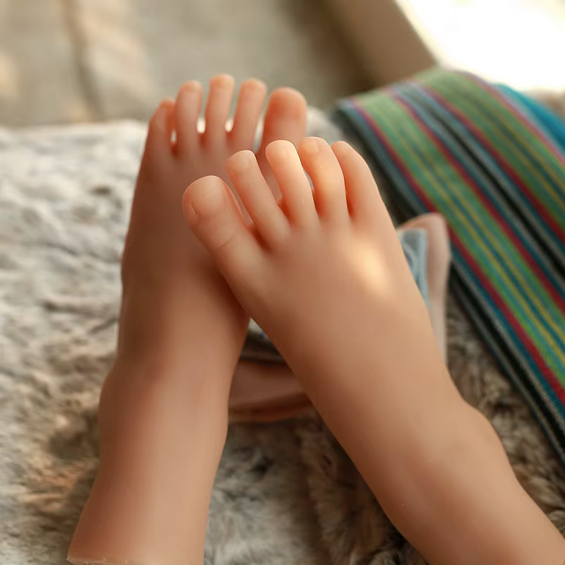Modèle de pied en silicone réaliste taille 28, peau foncée, simulation de faux ongles, petits pieds d'enfant pour présentation de chaussures et chaussettes, accessoires TPE H28