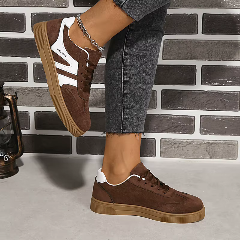 Baskets compensées marron en faux daim pour femme, chaussures de marche décontractées à talons plats antidérapants, semelle épaisse vulcanisée