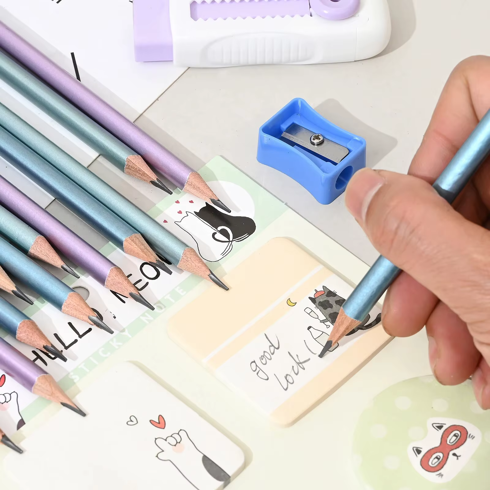 12 pièces/ensemble Crayons en bois HB 2B avec motif de dessin animé et gomme, taille-crayon gratuit, ensemble de crayons créatifs multi-usages pour étudiants