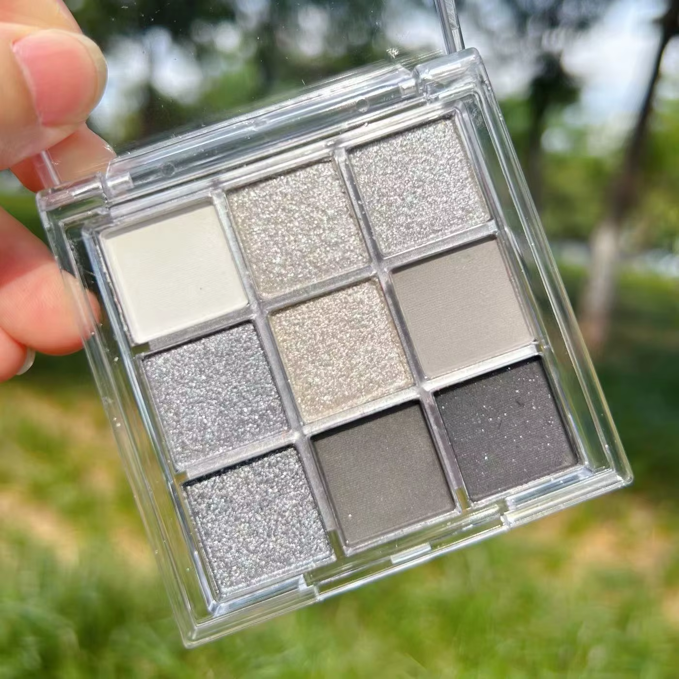 Palette de fards à paupières fumés ciment cendré