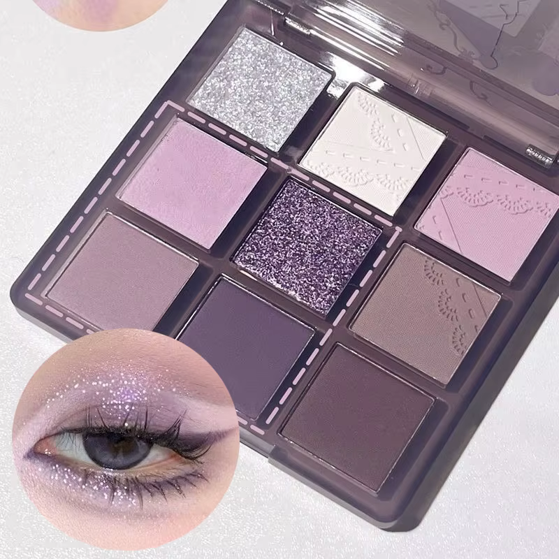 Palette de maquillage de fard à paupières violet lavande