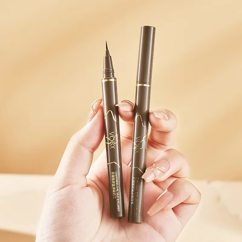 Eyeliner liquide marron durable