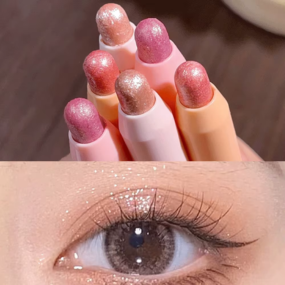 Crayon d'ombre sous les yeux ciel étoilé en forme de larme