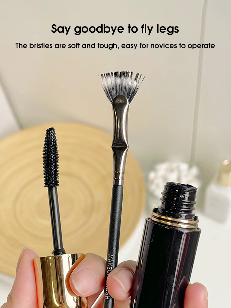 Brosse à mascara en éventail pliant