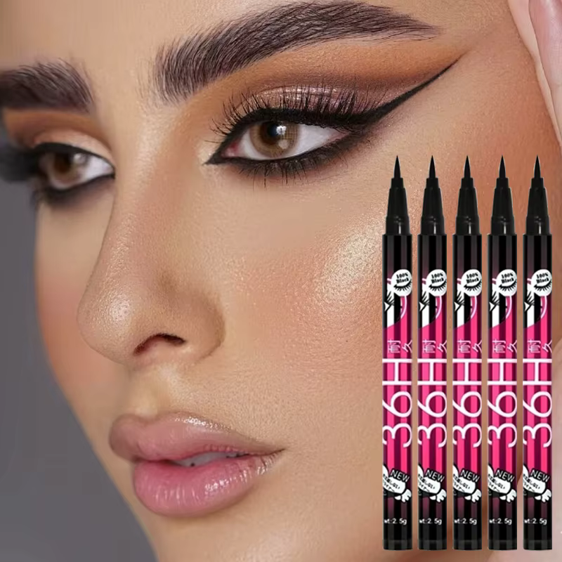 Stylo Eyeliner liquide noir lisse